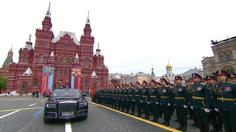 Putin na nikad skromnijoj paradi u Moskvi: Pogledajte tko mu pravi dru&scaron;tvo