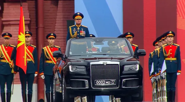 Putin na nikad skromnijoj paradi u Moskvi: Pogledajte tko mu pravi dru&scaron;tvo