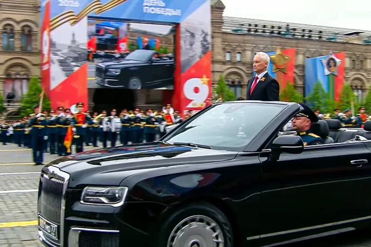 Putin na nikad skromnijoj paradi u Moskvi: Pogledajte tko mu pravi dru&scaron;tvo