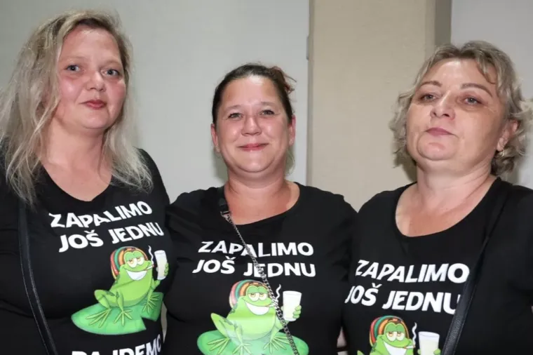 Pogledajte kako se sinoć partijalo uz zvukove harmonike i tambura