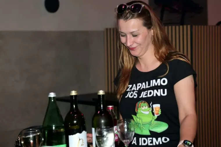 Pogledajte kako se sinoć partijalo uz zvukove harmonike i tambura