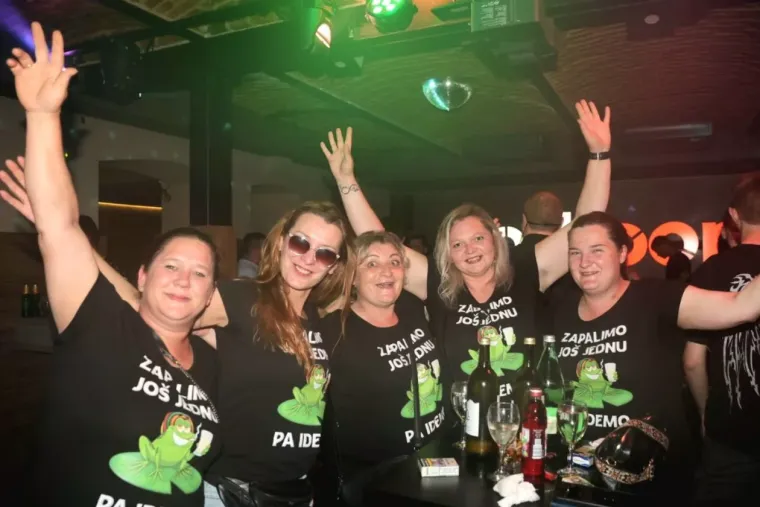 Pogledajte kako se sinoć partijalo uz zvukove harmonike i tambura