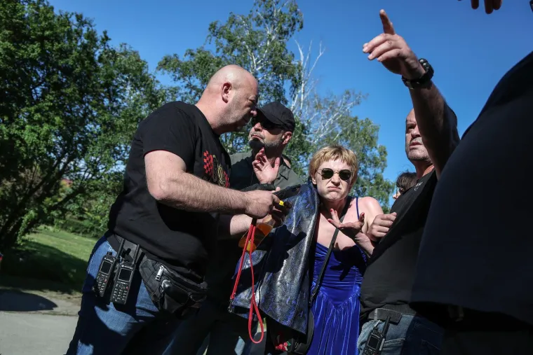 Drama na Trnjanskim kresovima: Policija privela aktivisticu koja je pri&scaron;la braniteljima