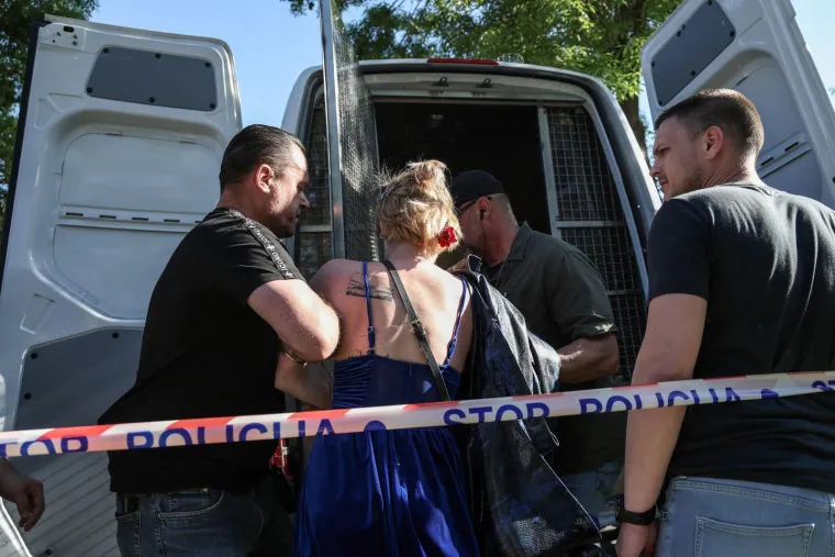Drama na Trnjanskim kresovima: Policija privela aktivisticu koja je pri&scaron;la braniteljima
