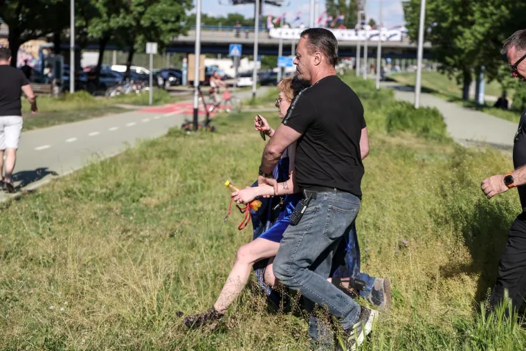 Drama na Trnjanskim kresovima: Policija privela aktivisticu koja je pri&scaron;la braniteljima