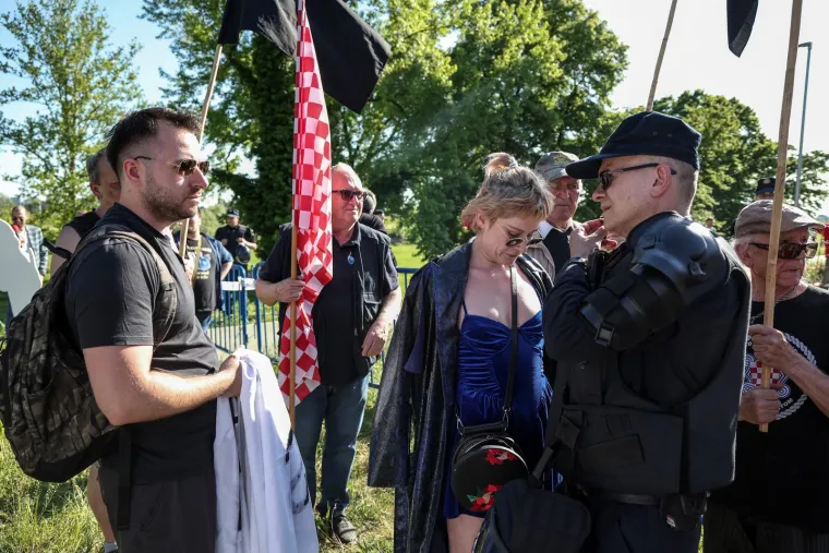 Drama na Trnjanskim kresovima: Policija privela aktivisticu koja je pri&scaron;la braniteljima
