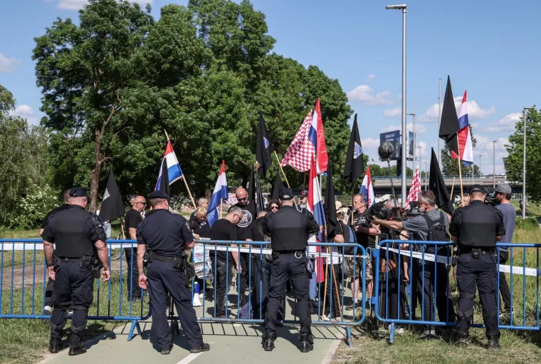 Drama na Trnjanskim kresovima: Policija privela aktivisticu koja je pri&scaron;la braniteljima