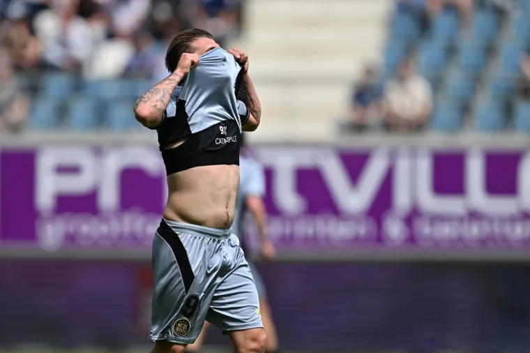 Veliki srpski talent doživio pomračenje uma: &Scaron;akama udarao suparnika, nastao je kaos