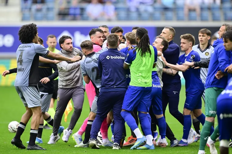 Veliki srpski talent doživio pomračenje uma: &Scaron;akama udarao suparnika, nastao je kaos