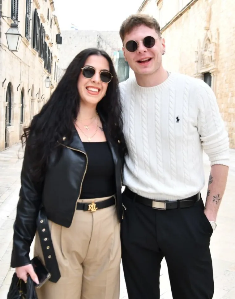 Toplina i zrake sunca izmamile Dubrovčane van: Stradun preplavile proljetne kombinacije
