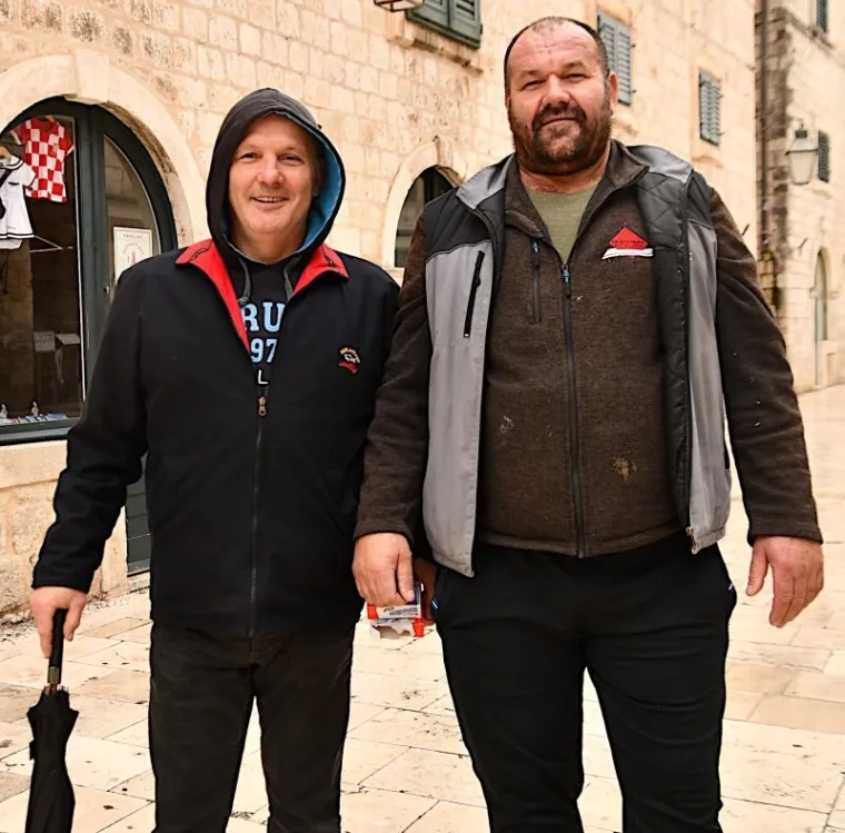 Toplina i zrake sunca izmamile Dubrovčane van: Stradun preplavile proljetne kombinacije