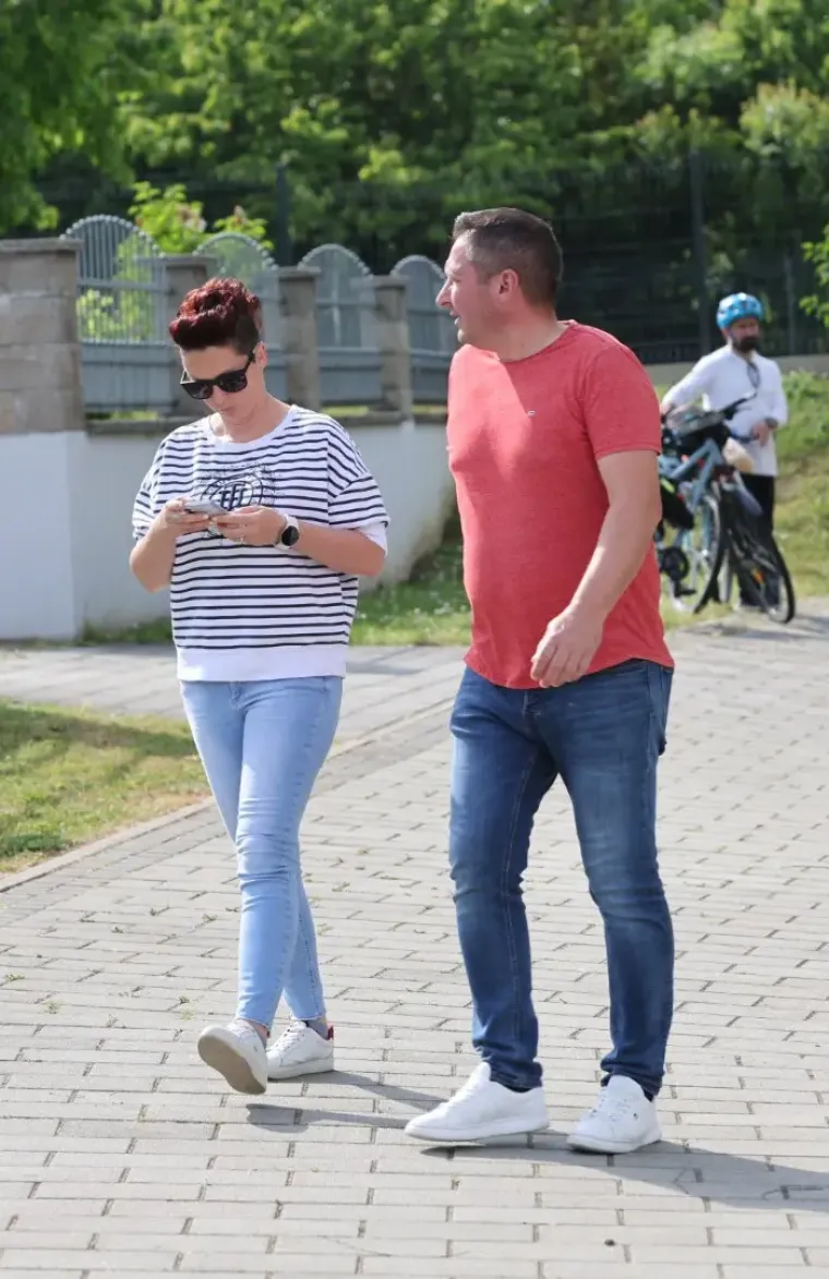 Crvenokosa dama mamila poglede na &scaron;pici uz Muru: Svi su gledali u natpis na njezinoj majici