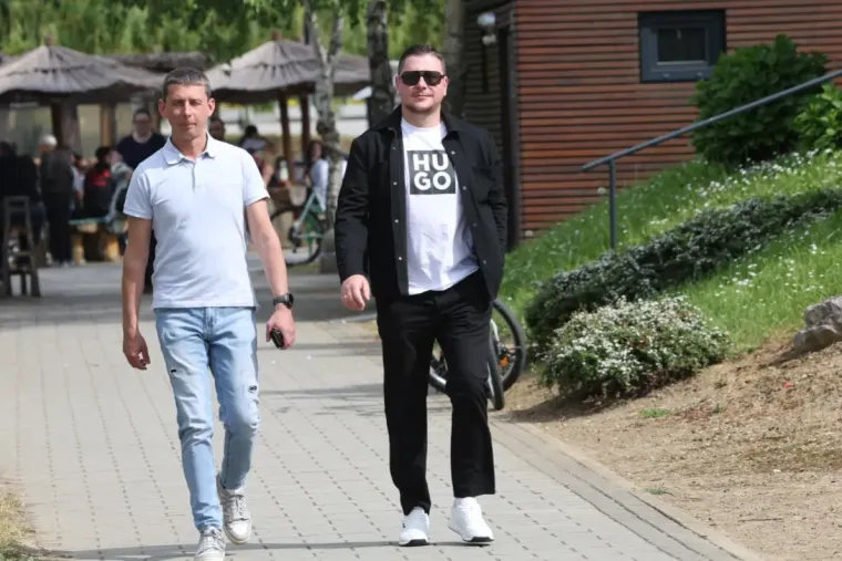 Crvenokosa dama mamila poglede na &scaron;pici uz Muru: Svi su gledali u natpis na njezinoj majici