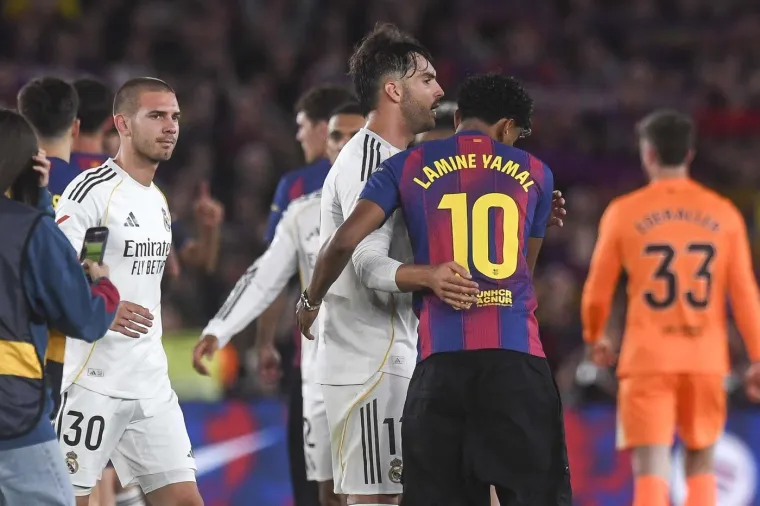 Zbog nje nitko nije gledao El Clasico! Atraktivna pjevačica u Barceloni plijenila pažnju