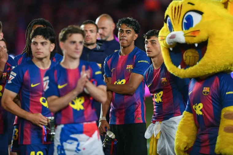 Zbog nje nitko nije gledao El Clasico! Atraktivna pjevačica u Barceloni plijenila pažnju