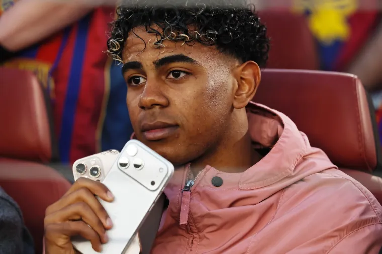 Zbog nje nitko nije gledao El Clasico! Atraktivna pjevačica u Barceloni plijenila pažnju