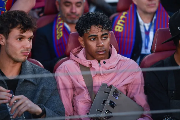 Zbog nje nitko nije gledao El Clasico! Atraktivna pjevačica u Barceloni plijenila pažnju