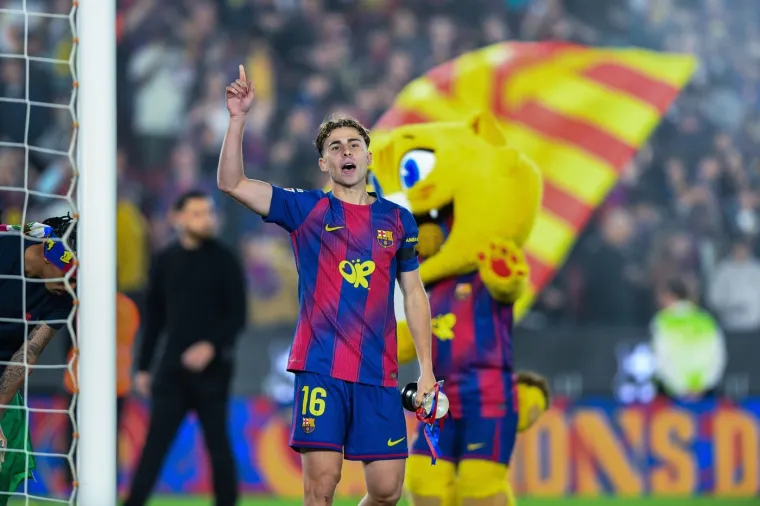 Zbog nje nitko nije gledao El Clasico! Atraktivna pjevačica u Barceloni plijenila pažnju