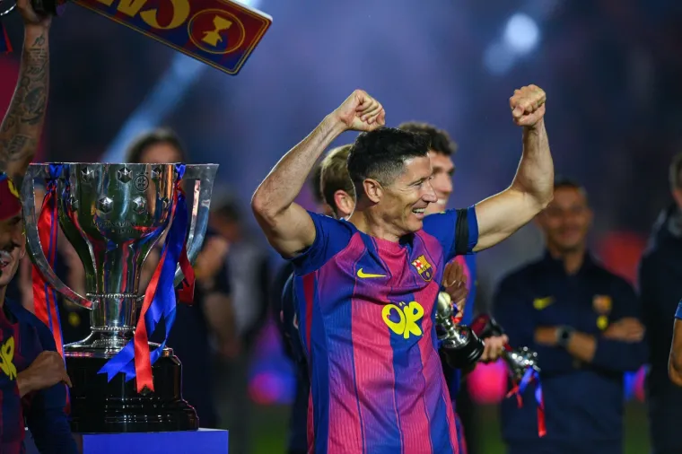 Zbog nje nitko nije gledao El Clasico! Atraktivna pjevačica u Barceloni plijenila pažnju