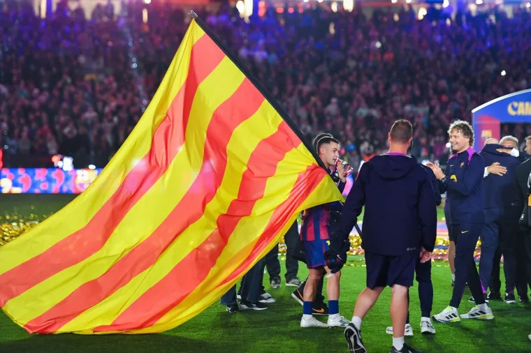 Zbog nje nitko nije gledao El Clasico! Atraktivna pjevačica u Barceloni plijenila pažnju