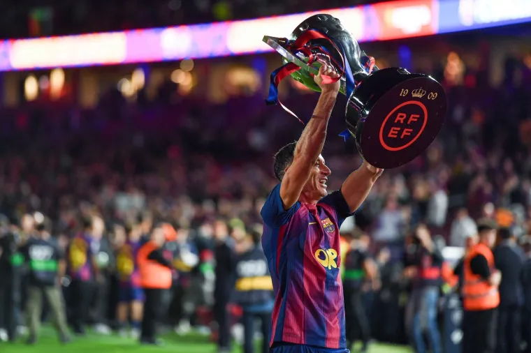 Zbog nje nitko nije gledao El Clasico! Atraktivna pjevačica u Barceloni plijenila pažnju