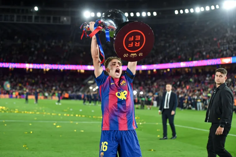 Zbog nje nitko nije gledao El Clasico! Atraktivna pjevačica u Barceloni plijenila pažnju