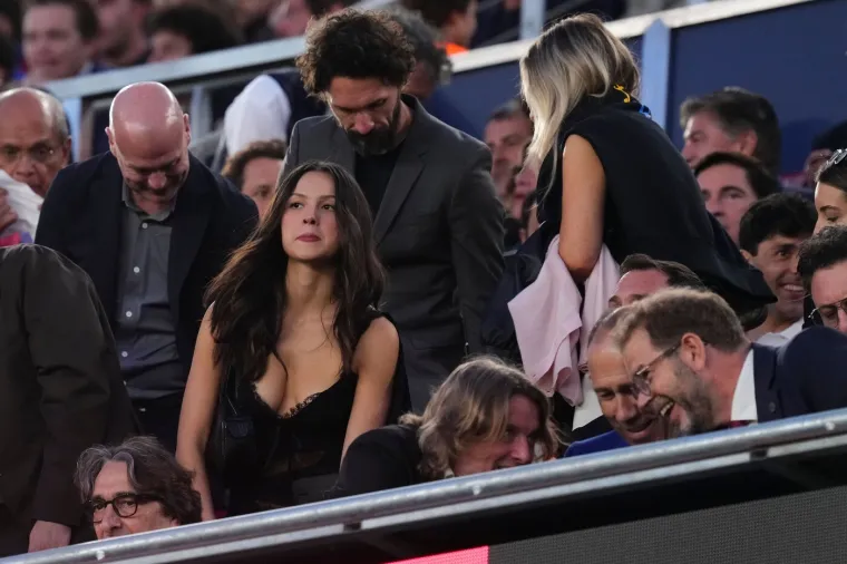 Zbog nje nitko nije gledao El Clasico! Atraktivna pjevačica u Barceloni plijenila pažnju