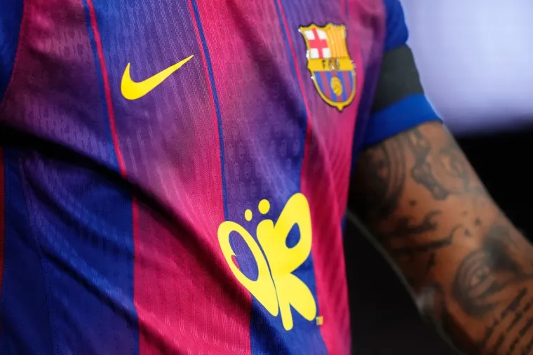 Zbog nje nitko nije gledao El Clasico! Atraktivna pjevačica u Barceloni plijenila pažnju