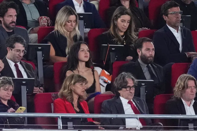 Zbog nje nitko nije gledao El Clasico! Atraktivna pjevačica u Barceloni plijenila pažnju
