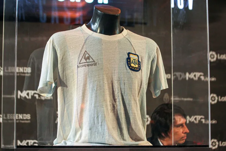 Bayernova legenda prodaje kolekciju, cijena Maradoninog dresa &scaron;okirala javnost!