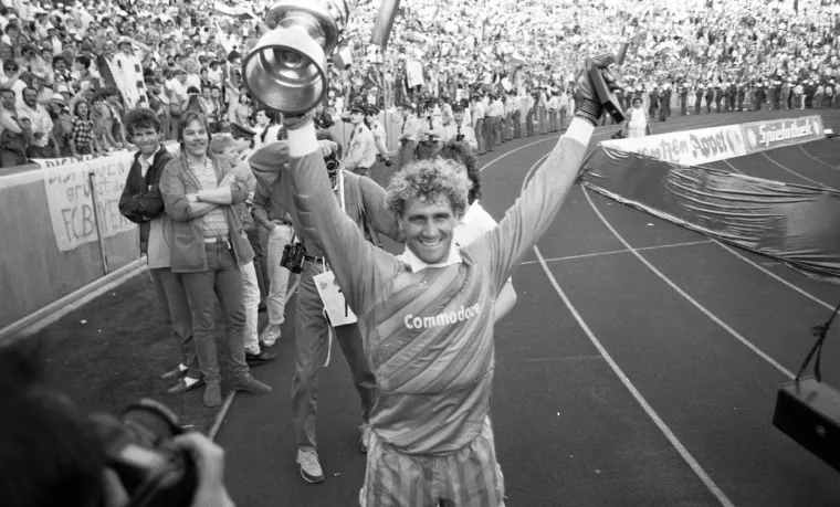 Bayernova legenda prodaje kolekciju, cijena Maradoninog dresa &scaron;okirala javnost!