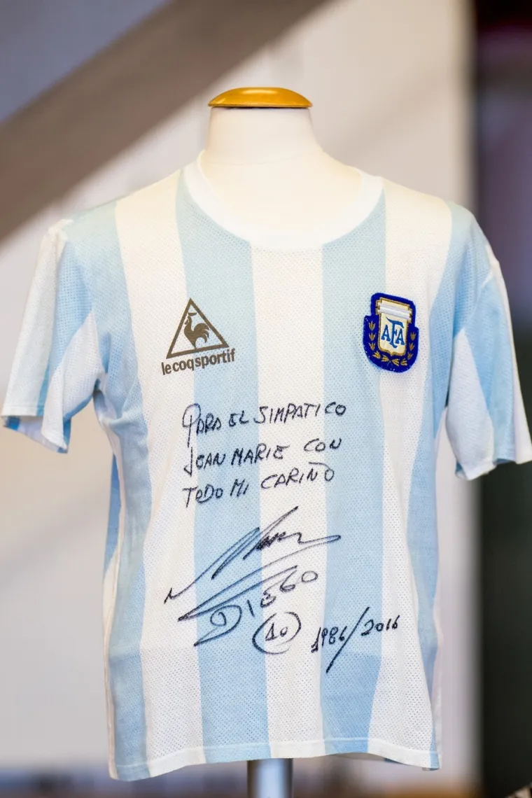 Bayernova legenda prodaje kolekciju, cijena Maradoninog dresa &scaron;okirala javnost!
