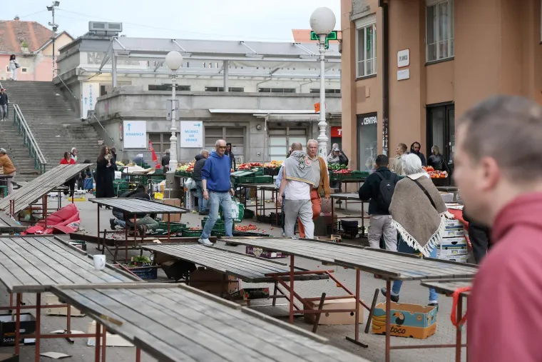 Pogledajte prizore nevremena u Zagrebu: Vjetar razbacao Splavnicu, led plutao po cesti