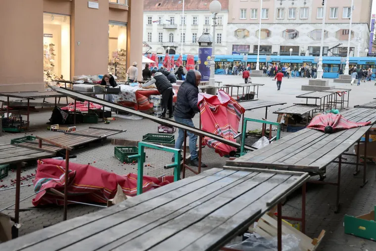 Pogledajte prizore nevremena u Zagrebu: Vjetar razbacao Splavnicu, led plutao po cesti