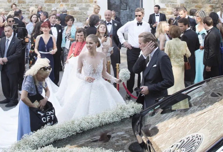 Tko je Victoria Swarovski? Voditeljica Eurosonga kraljica je kristala i ljubi milijardera