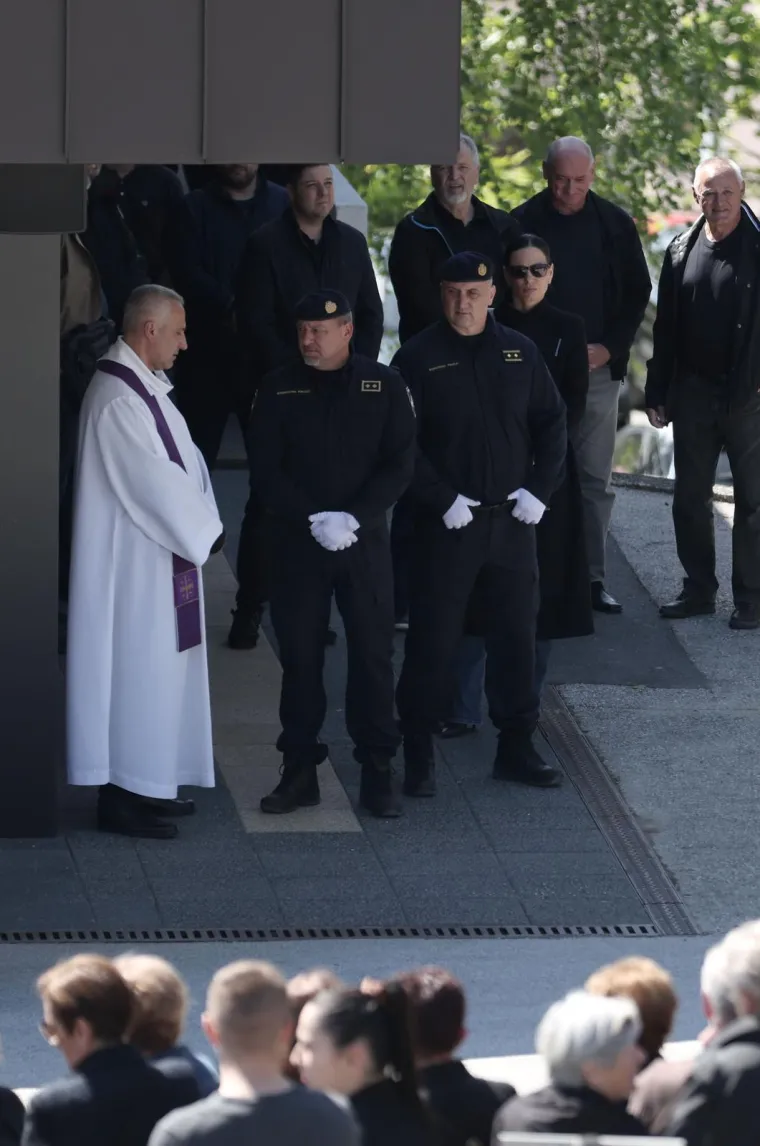 Posljednji ispraćaj Roberta Grileca: Brojne kolege odale počast ubijenom &scaron;efu krim policije