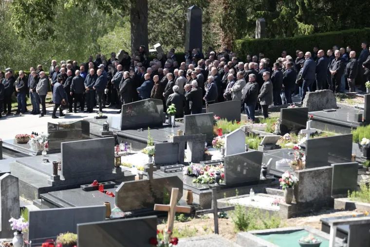 Posljednji ispraćaj Roberta Grileca: Brojne kolege odale počast ubijenom &scaron;efu krim policije