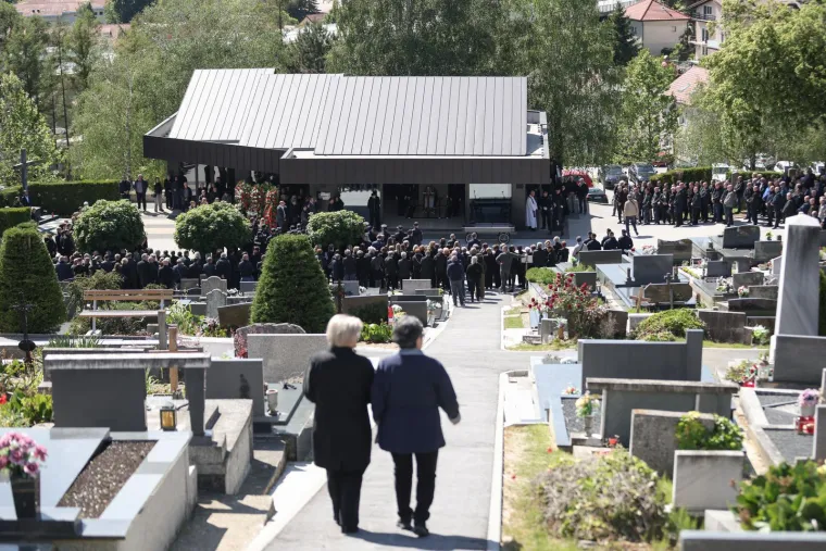 Posljednji ispraćaj Roberta Grileca: Brojne kolege odale počast ubijenom &scaron;efu krim policije
