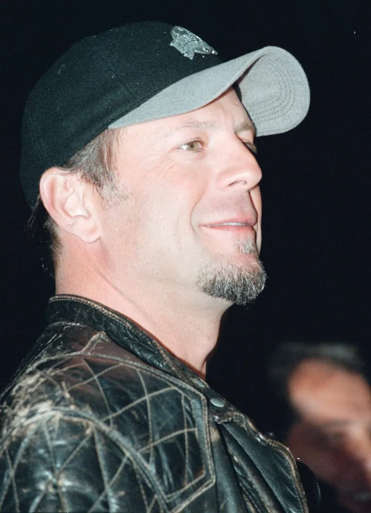 Okrutna dijagnoza promijenila ga je zauvijek: Pogledajte kako Bruce Willis kopni pred očima javnosti