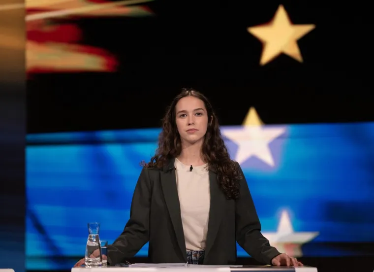 Tko je mlada zastupnica o kojoj priča Europa? Ljubi starijeg moćnika i probija se u vrh politike