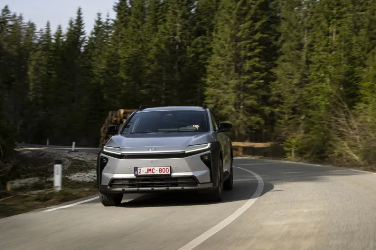 Stiže novi Toyotin SUV: Prtljažnik od 669 litara i ubrzanje do stotke za 4,5 sekundi