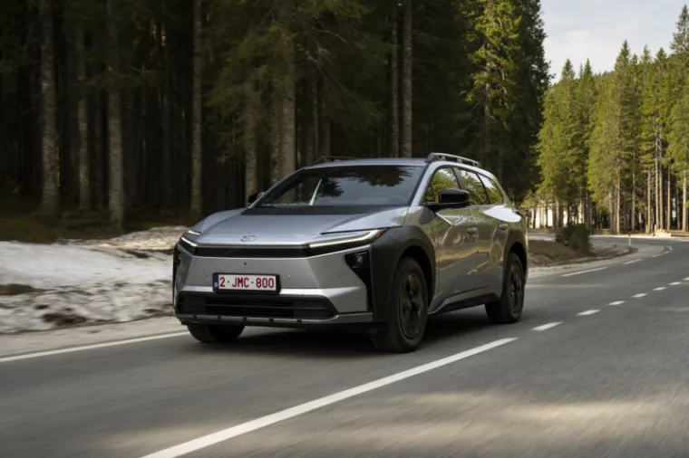 Stiže novi Toyotin SUV: Prtljažnik od 669 litara i ubrzanje do stotke za 4,5 sekundi