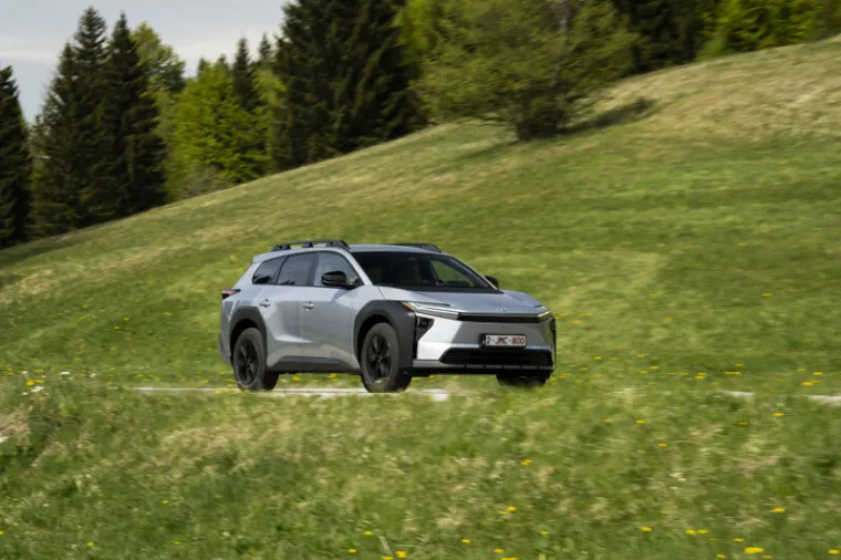 Stiže novi Toyotin SUV: Prtljažnik od 669 litara i ubrzanje do stotke za 4,5 sekundi