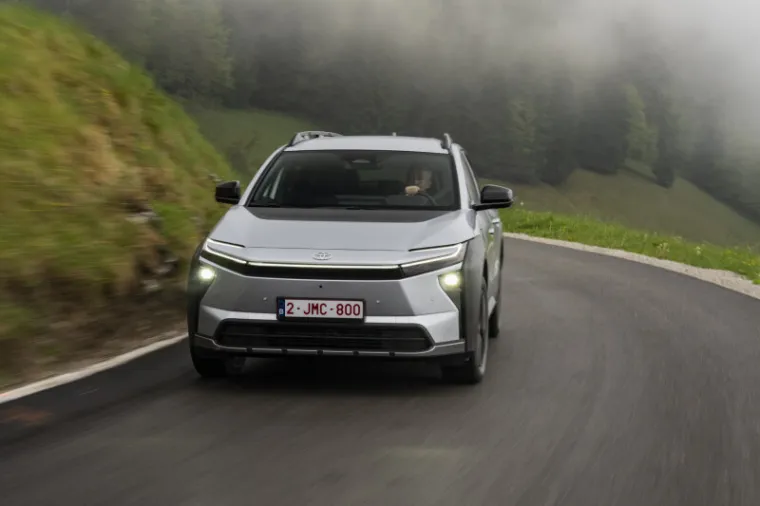 Stiže novi Toyotin SUV: Prtljažnik od 669 litara i ubrzanje do stotke za 4,5 sekundi