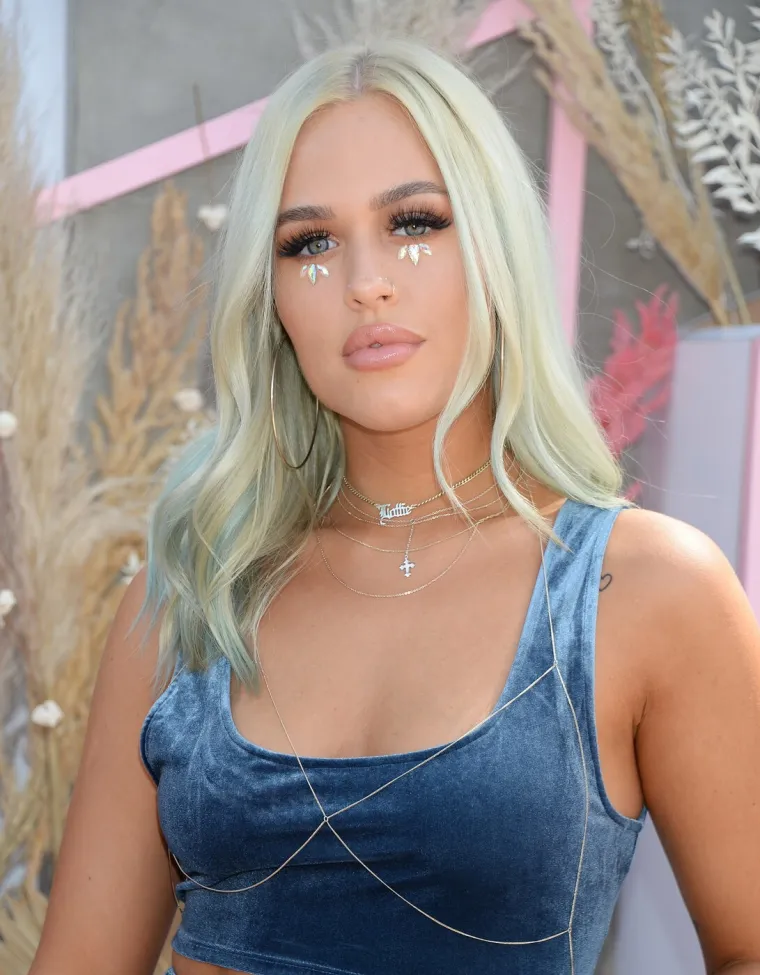 Brat joj je miljenik žena, a ona je zaludila dru&scaron;tvene mreže: Upoznajte atraktivku Lottie