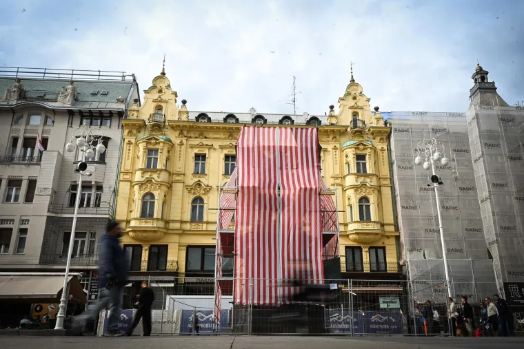 Bana Jelačića prekrili skelama i platnom: Doznajemo &scaron;to se događa u Zagrebu