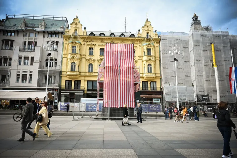 Bana Jelačića prekrili skelama i platnom: Doznajemo &scaron;to se događa u Zagrebu