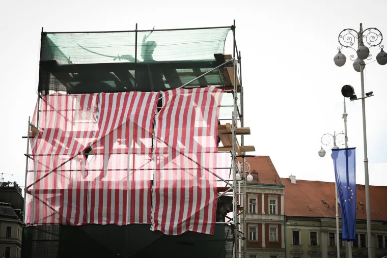 Bana Jelačića prekrili skelama i platnom: Doznajemo &scaron;to se događa u Zagrebu