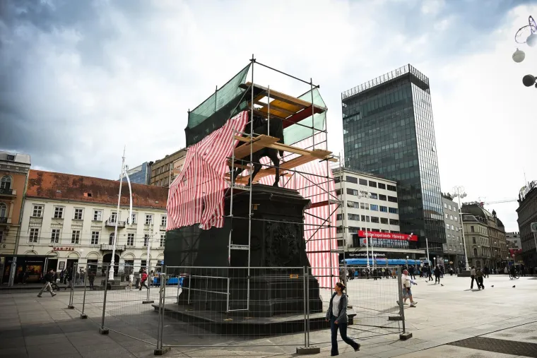 Bana Jelačića prekrili skelama i platnom: Doznajemo &scaron;to se događa u Zagrebu