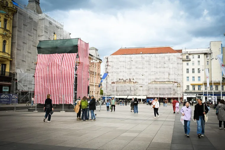 Bana Jelačića prekrili skelama i platnom: Doznajemo &scaron;to se događa u Zagrebu